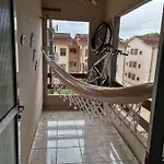 apartamento com uma suite.